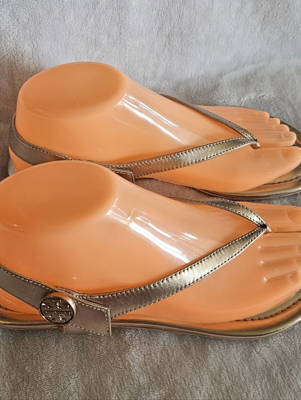 Tory Burch Metallic Gold Women's Thong Sandals - NEW size 7
